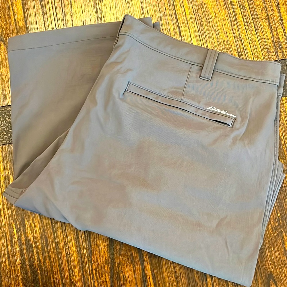 Mens Eddie Bauer Horizon chino pants. Perfect for big and tall. Never worn.40x32